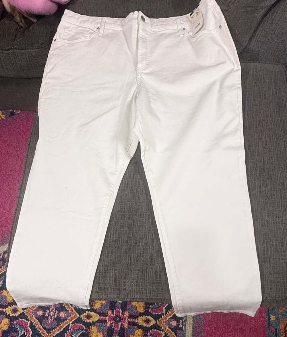 Terra & Sky Plus Size 22W Petite White Straight Leg Core Jeans